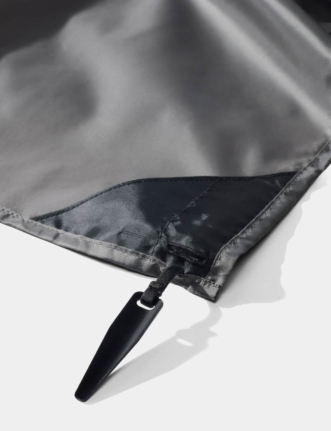 Matador Pocket Blanket™ 4.0 - 160 x 110cm in Blue - close-up of pocket blanket corner stake on a white background